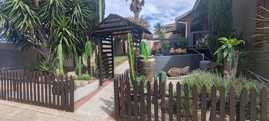 3 Bedroom Property for Sale in Heiderand Western Cape
